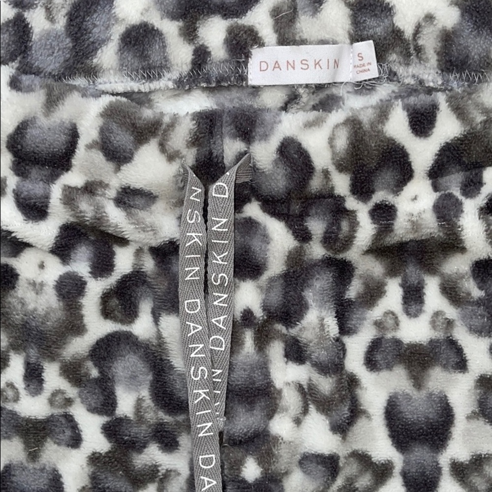 Danskin Gray and Cream Cheetah Print Velour Joggers Size S - Picture 3 of 5